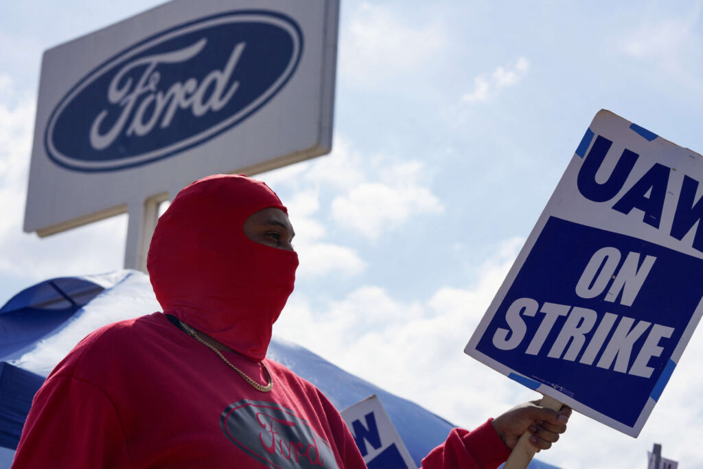 Ford diz que ainda há "lacunas significativas" em negociações com sindicalistas nos EUA