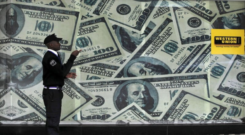 Dólar oscila frente ao real com alta dos rendimentos dos EUA compensando ata do Copom