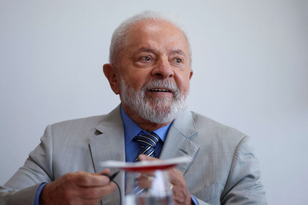 Lula recebe alta hospitalar após "boa evolução clínica" de cirurgia no quadril