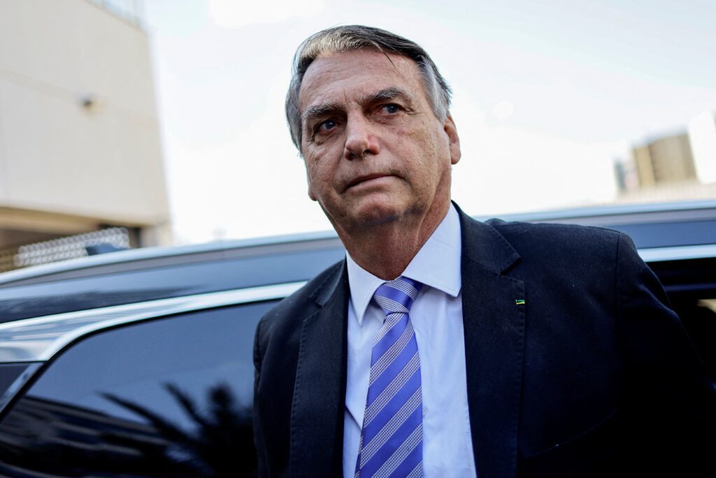 CPI do 8 de janeiro aprova relatório que pede indiciamento de Bolsonaro e generais