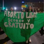 Eleitores chilenos mostram desânimo com tentativa conservadora de nova Constituição e aborto gera debate