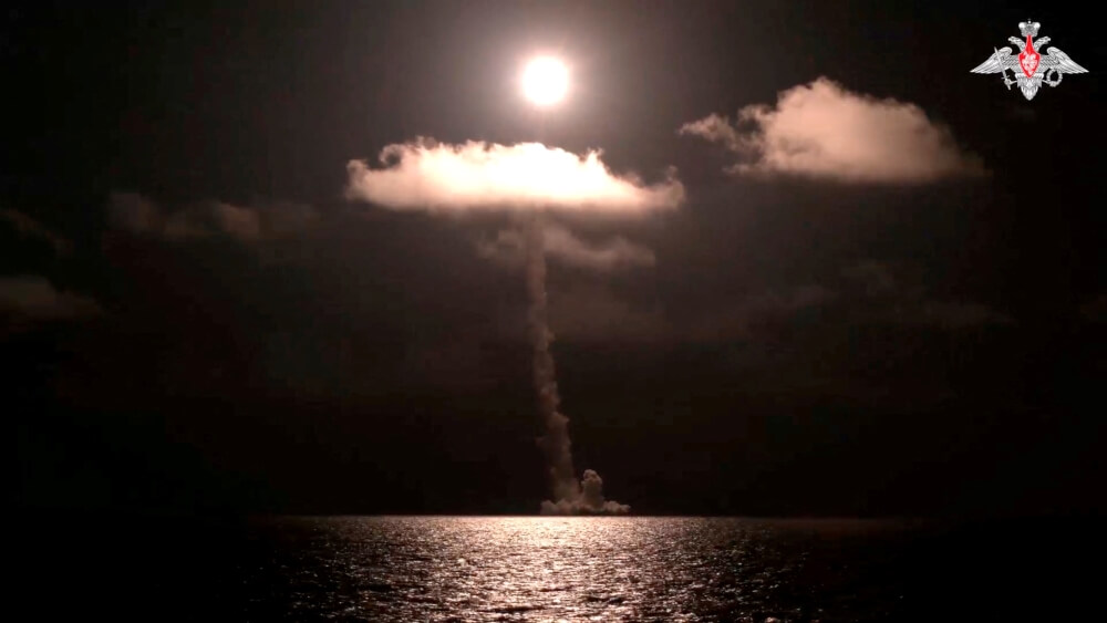 Submarino nuclear russo testa lançamento de míssil intercontinental Bulava