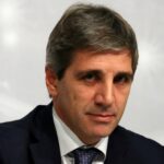 Potencial ministro da Economia da Argentina explica a bancos plano de “choque” de Milei, dizem fontes