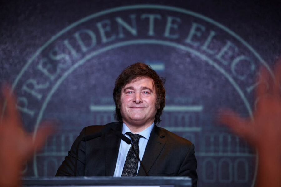 Ações e títulos sobem com promessas de mudança de Milei na Argentina