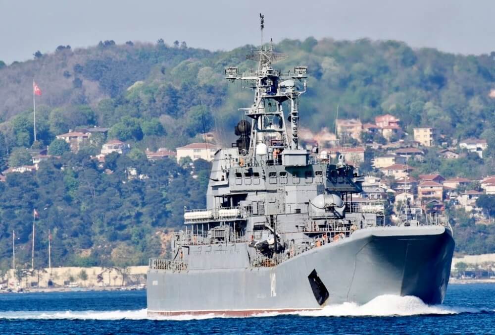 Ucrânia ataca navio de guerra russo