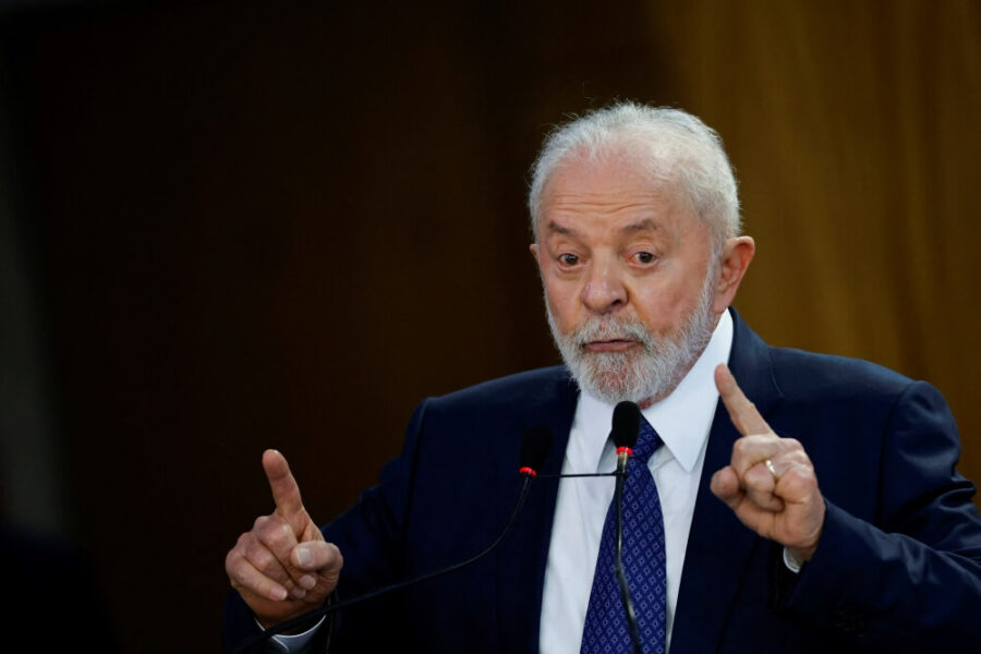 Lula sanciona com vetos projeto de concessão de registro e comercialização de agrotóxicos
