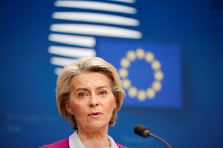 Presidente da Comissão Europeia quer suspender plano para restringir pesticidas após protestos de agricultores