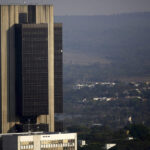 Concessões de empréstimos no Brasil caem em fevereiro; estoque de crédito sobe, mostra BC