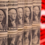 Dólar tem 3ª sessão de baixa com novo dia de ajustes e exterior favorável