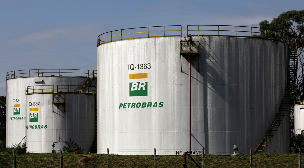 imagem de tanques da Petrobras