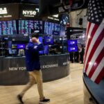 Wall St abre em forte queda após dados fracos de empregos; Amazon e Intel recuam