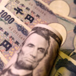 Dólar fica estável no exterior em meio a alívio com mercado de trabalho nos EUA; iene recua