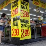 Vendas no varejo recuam mais do que o esperado em junho, com queda de 1%, mostra IBGE