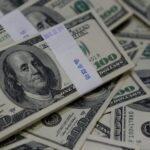 Dólar abre estável com investidores à espera de dados dos EUA e decisão do BCE