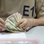 Dólar fica estável frente ao real apesar de apetite por risco no exterior