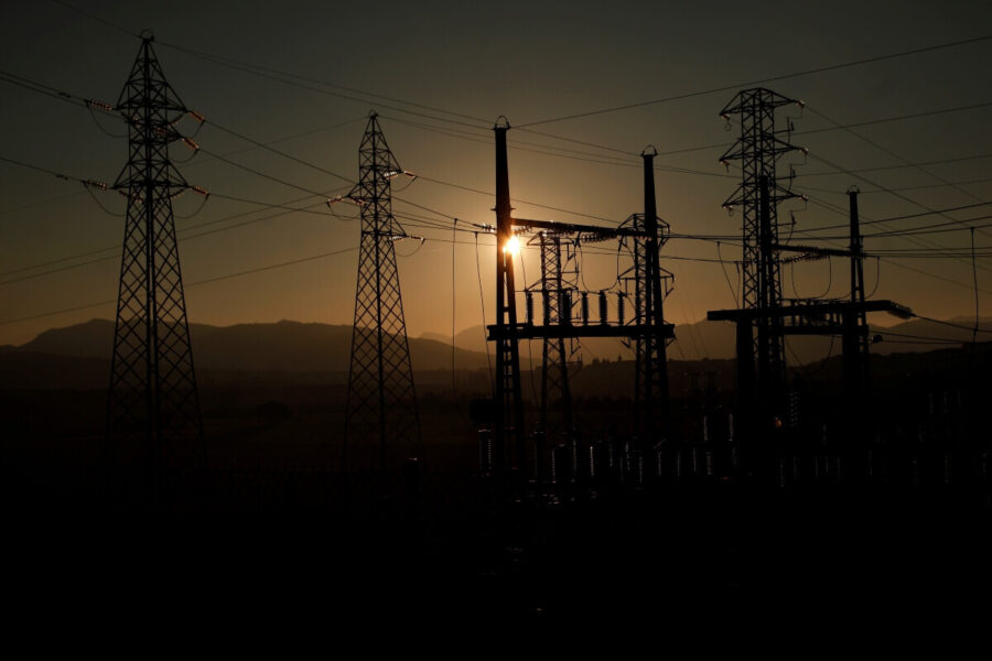 SP tem 537 mil sem luz no 3º dia após temporal; resposta da Enel ficou aquém