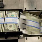 Dólar sobe com preocupações por cenário fiscal e apesar de estabilidade no exterior