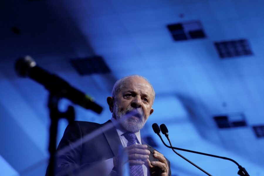 Lula assina demarcação de mais três terras indígenas