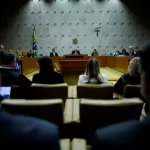 Barroso pede vista e decisão sobre responsabilização de redes sociais pode sair apenas em 2025