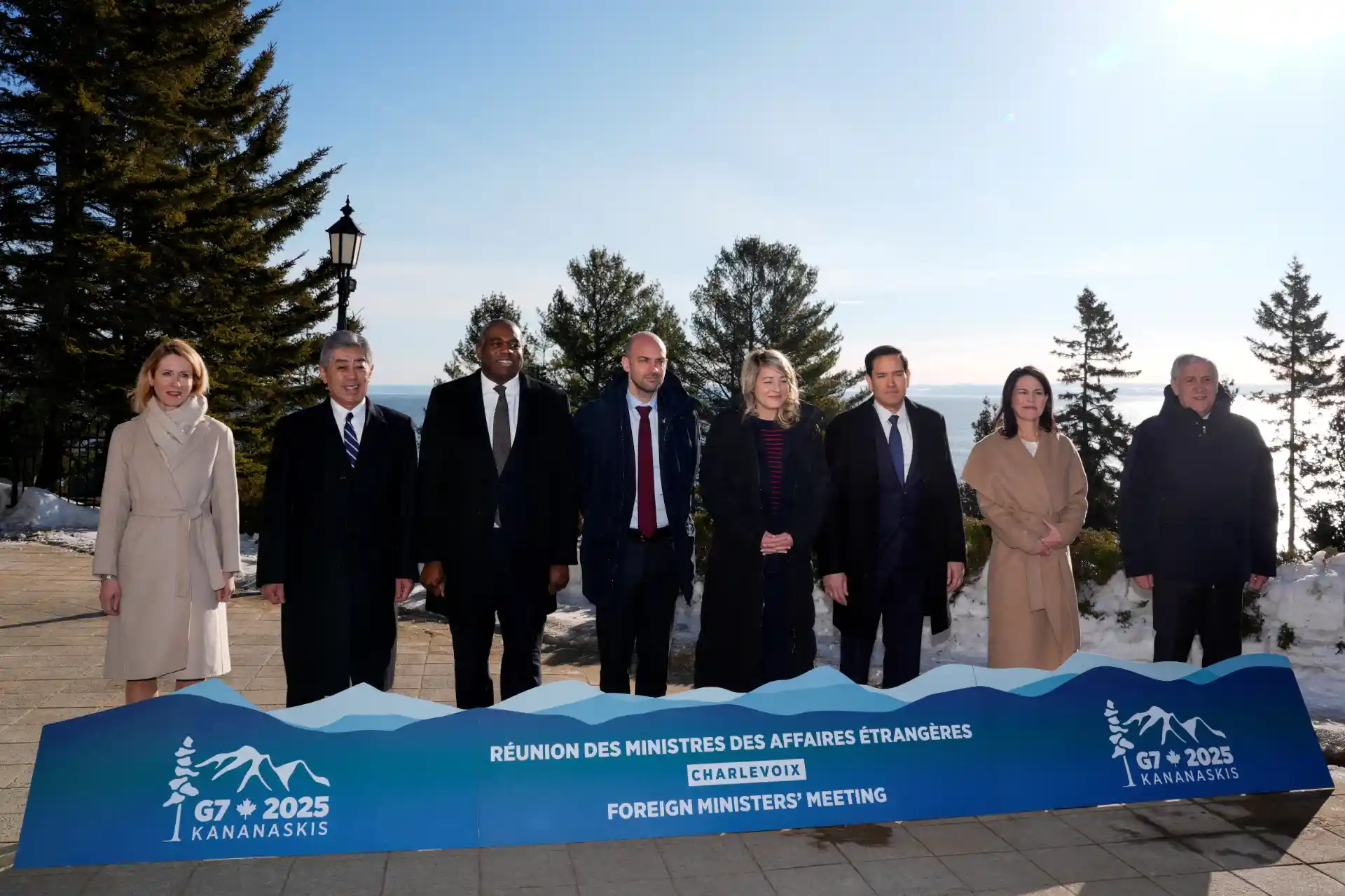 Reunião dos Ministros das Relações Exteriores do G7 em Kananaskis, Charlevoix, no ano de 2025, destacando líderes globais em ambiente natural.