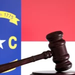 Tribunal Superior da Carolina do Norte suspende ordem para que 60 mil eleitores comprovem sua elegibilidade