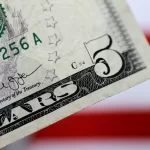 Dólar volta a subir no Brasil em meio à incerteza sobre impactos da guerra tarifária