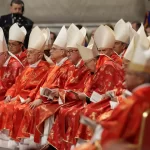 Cardeais iniciam conclave para decidir quem substituirá papa Francisco