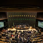 Câmara aprova suspensão de ação penal contra Ramagem no STF por tentativa de golpe de Estado
