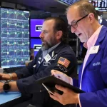 Wall St abre em alta com manutenção do otimismo sobre comércio