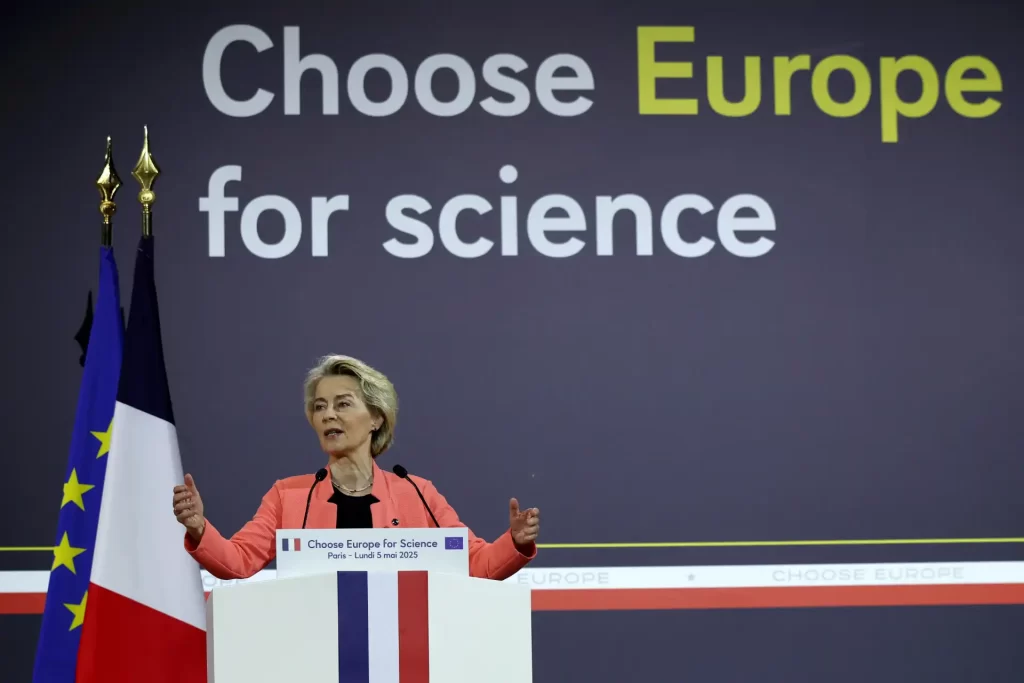Discurso sobre 'Choose Europe for Science' em Paris, destacando a importância da ciência na Europa.