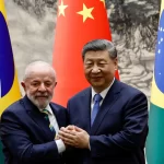Brasil e China unirão vozes contra unilateralismo e protecionismo, diz Lula ao lado de Xi