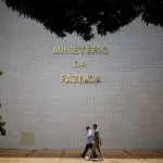 Durigan diz que Fazenda vai avaliar alternativas ao aumento de IOF após reunião com bancos