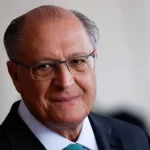 Alckmin diz que governo vai avaliar proposta de supermercadistas para venda de remédios