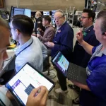 Futuros de Wall Street recuam com negociações comerciais em foco