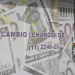 Dólar sobe com acordo EUA-UE e ameaça de tarifa sobre o Brasil em foco