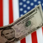 Dólar ronda estabilidade na abertura com IOF, inflação dos EUA e tarifas em foco