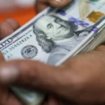 Dólar oscila pouco enquanto mercado aguarda plano de contingência contra tarifa dos EUA