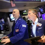 Wall St opera sem direção comum com fabricantes de chips em foco após acordo sobre vendas para China