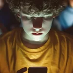 Adultização: Proteções Legislativas à criança e ao adolescente no ambiente digital