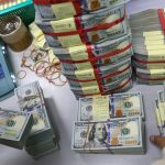 Dólar sobe ante real com investidores à espera de dados dos Estados Unidos