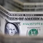 Dólar segue perto da estabilidade com mercado à espera de Fed e BC