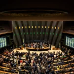 Câmara aprova retirada de pauta da MP da taxação e impõe derrota ao governo Lula