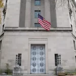 Departamento de Justiça dos EUA visa “obstáculos” judiciais em casos de imigração e Antifa, mostra email