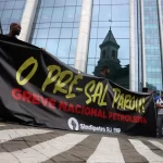 Discussão “complexa” sobre desconto a aposentados da Petrobras paira sobre greve dos petroleiros