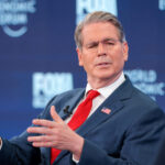 EUA devem elevar tarifa global temporária para 15% esta semana, afirma Bessent EUA devem elevar tarifa global temporária para 15% esta semana, afirma Bessent