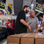 Confiança do consumidor no Brasil tem alta em março após dois meses de queda, diz FGV Confiança do consumidor no Brasil tem alta em março após dois meses de queda, diz FGV