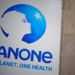 Resultado da Danone supera expectativas no primeiro trimestre, apesar de recall de fórmula e guerra no Irã