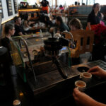 Confiança de serviços no Brasil cai em abril ao menor nível desde agosto com guerra, diz FGV