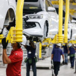 Confiança da indústria volta a subir em maio e tem maior nível em um ano, mostra FGV