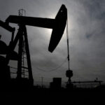 Petróleo Brent caminha para uma queda semanal de 9%